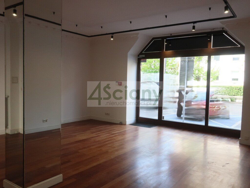 Lokal usługowo-handlowy 110 m² w centrum Warszawy - witryna Warszawa, Śródmieście  110m2 Foto 1