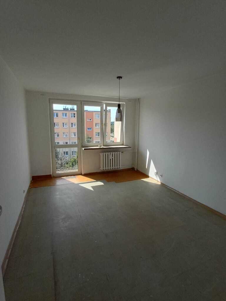 Mieszkanie 3 pokoje do remontu z balkonem i piwnicą. Pisz, Lipowa  47m2 Foto 1