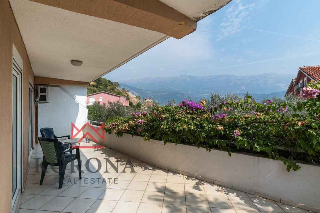 Sprzedam przestronne 68 m² mieszkanie z tarasem w Budvie Czarnogóra, Budva  68m2 Foto 1