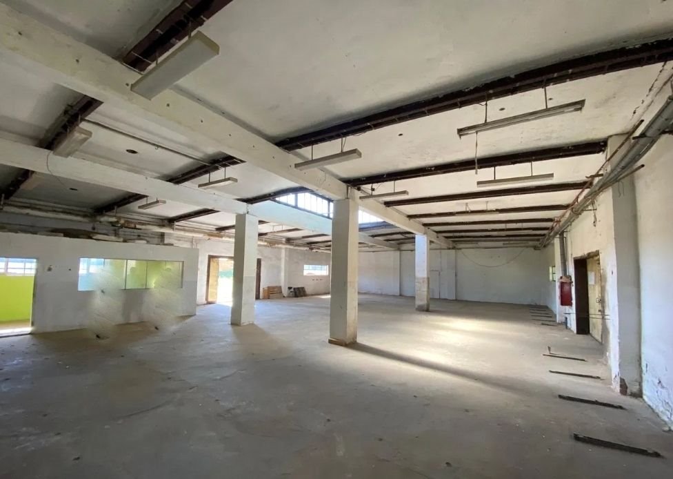 Magazyn 324 m2 z rampą, wys. 4,5m, Tira, media Zabrze  324m2 Foto 1