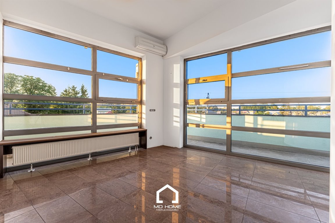 Polecam atrakcyjny lokal usługowy 50 m² z witrynami w Warszawie Warszawa, Wesoła, Urocza  50m2 Foto 1