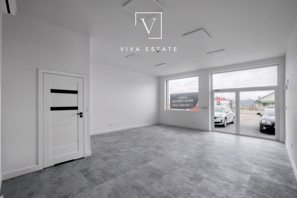 Przestronny lokal 42 m² z witrynami, klimatyzacją i parkingiem Krupia Wólka, Główna  40m2 Foto 1