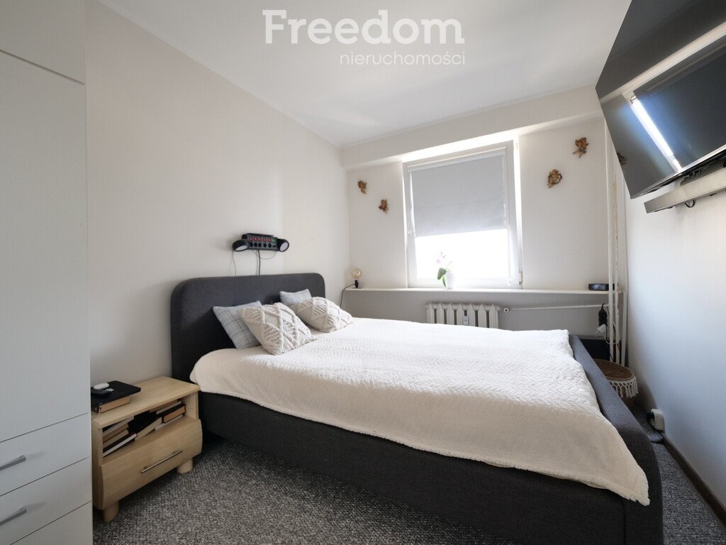 Mieszkanie trzypokojowe na sprzedaż Bełchatów, św. Barbary  77m2 Foto 1