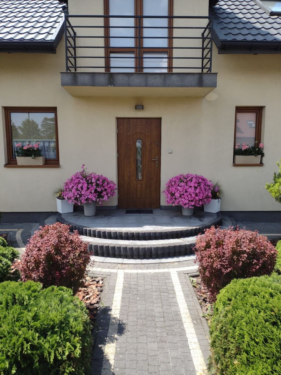 Komfortowy dom 120 m² z garażem i tarasem - gotowy do zamieszkania Trzebownisko  120m2 Foto 1