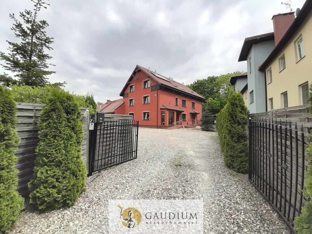 Gotowy pensjonat z 15 pokojami, ogrzewaniem gazowym i solarami Kowale, Heliosa  600m2 Foto 1