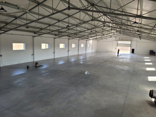 Na wynajem hala magazynowo-usługowa 1300 m² z biurem i placem Miecze  1 300m2 Foto 1