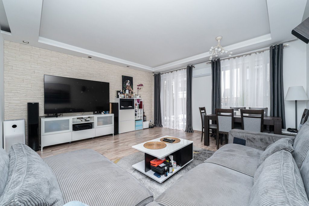 Komfortowe mieszkanie z ogródkiem i dwoma miejscami parkingowymi Marki, Szkolna  75m2 Foto 1