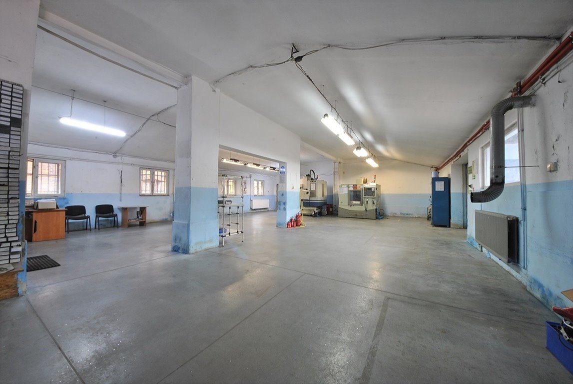 Teren produkcyjno-magazynowy z budynkami i parkingiem Bielsko-Biała, Juliusza Słowackiego 62  390m2 Foto 1