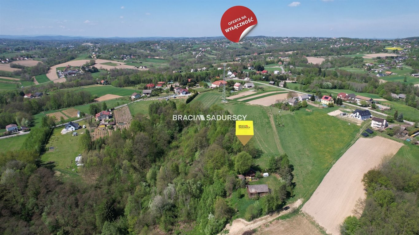 Malownicza działka 6004 m² z domem do remontu w Dobczycach Dobczyce, Nowa Wieś  6 004m2 Foto 1