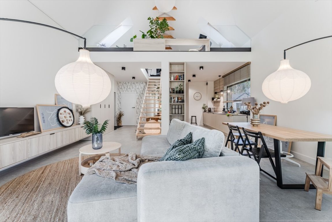 Urokliwy dom w stylu stodoła, 4 pokoje, las, cisza Stajenczynki  134m2 Foto 1