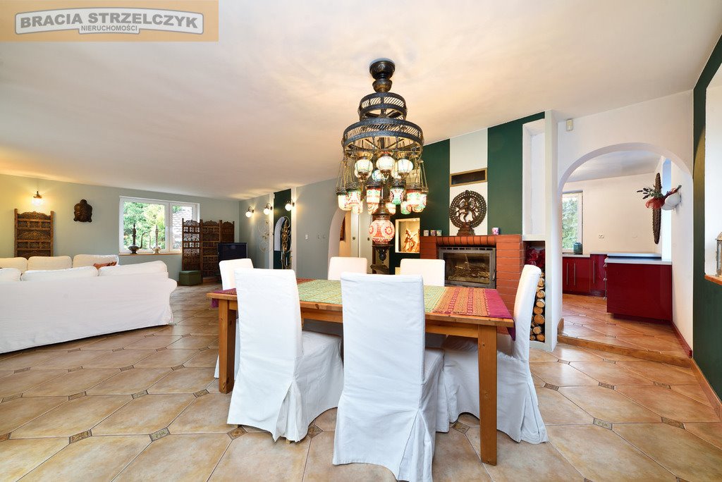 Przestronny dom 268 m² z ogrodem i tarasem w Józefowie Józefów  268m2 Foto 1