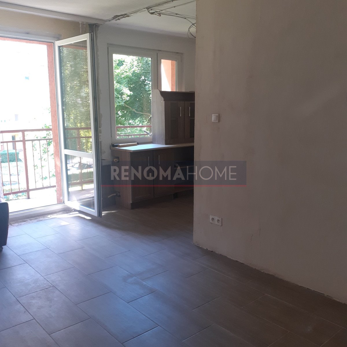 Przytulna kawalerka z balkonem, do remontu, 26 m2 Wałbrzych, Piaskowa Góra  26m2 Foto 1