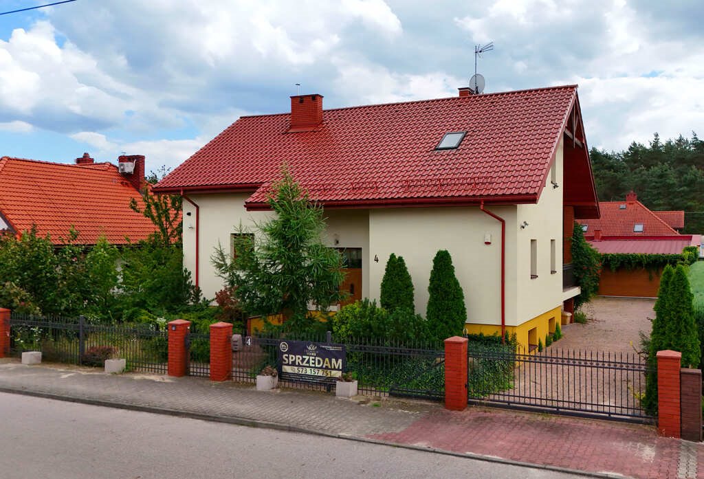 Dom na sprzedaż Ujazd  200m2 Foto 1