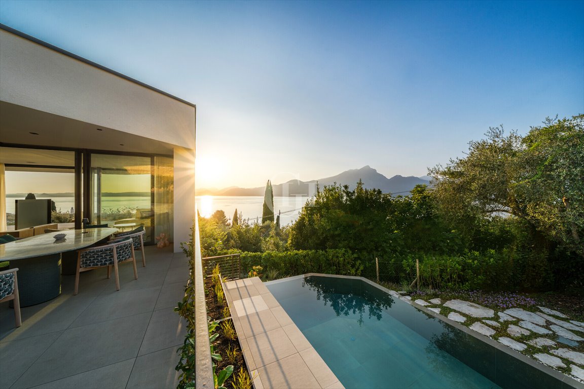 Dom na sprzedaż Włochy, Torri del Benaco  191m2 Foto 1