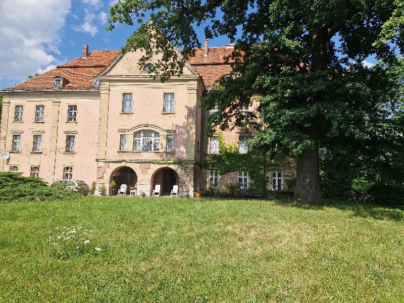 Dom na sprzedaż Ciasna, Wędzina, brak  1 400m2 Foto 1