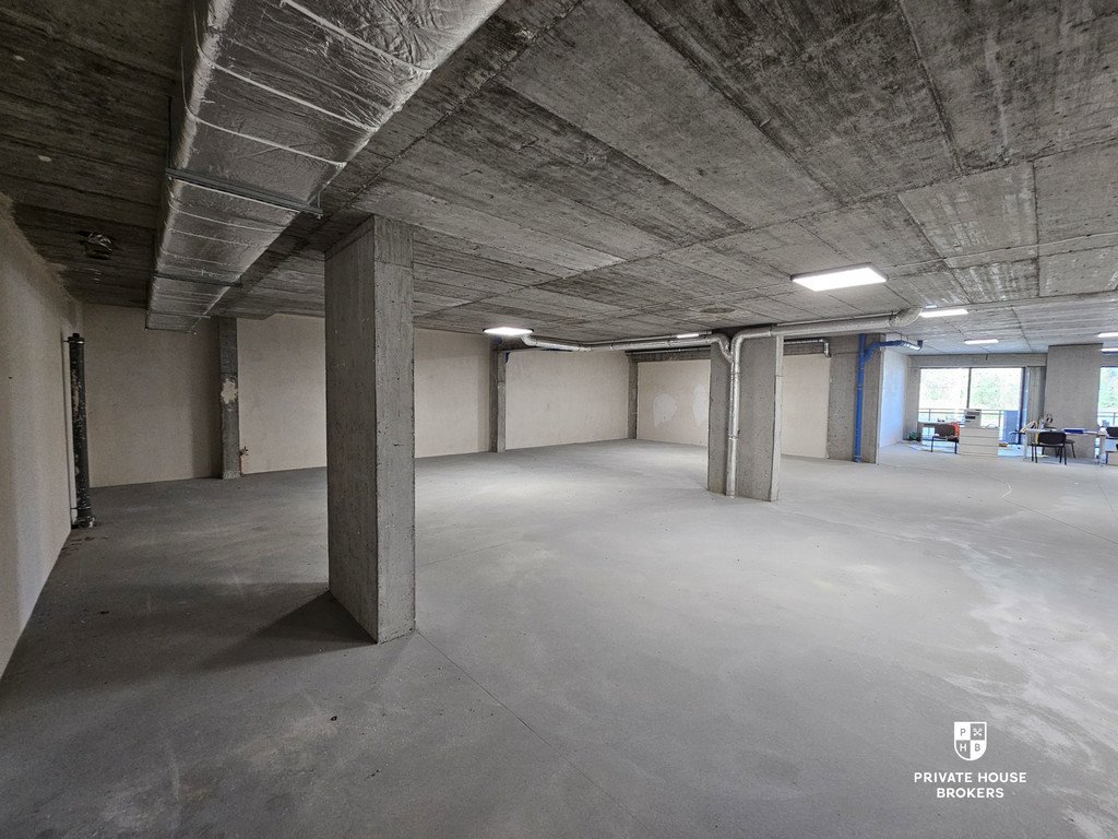 Nowoczesny lokal 293 m2 z witrynami, parkingiem i wysokim sufitem Kraków, Kliny, Kliny  293m2 Foto 1