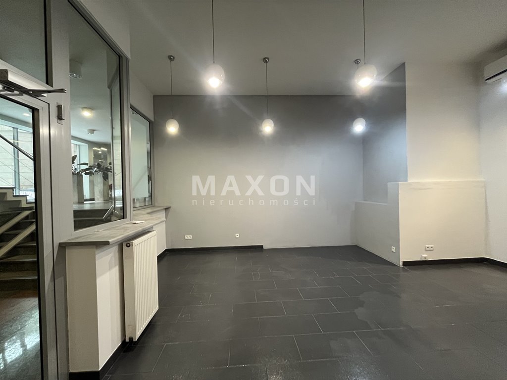 Atrakcyjny lokal usługowy 41 m² z witrynami i zapleczem Warszawa, Wola, skwer kard. Stefana Wyszyńskiego  41m2 Foto 1