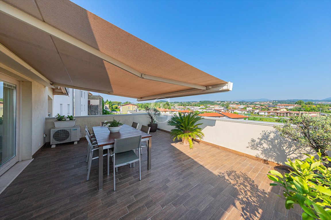 Mieszkanie dwupokojowe na sprzedaż Włochy, Moniga del Garda  90m2 Foto 1