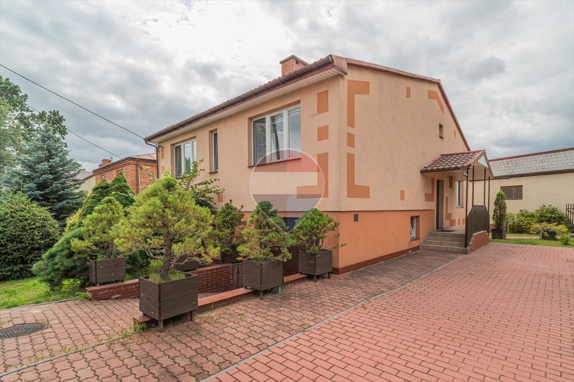 Do sprzedania przestronny dom 85 m² z poddaszem w Zwoleńiu Zwoleń, Romualda Traugutta 8  85m2 Foto 1