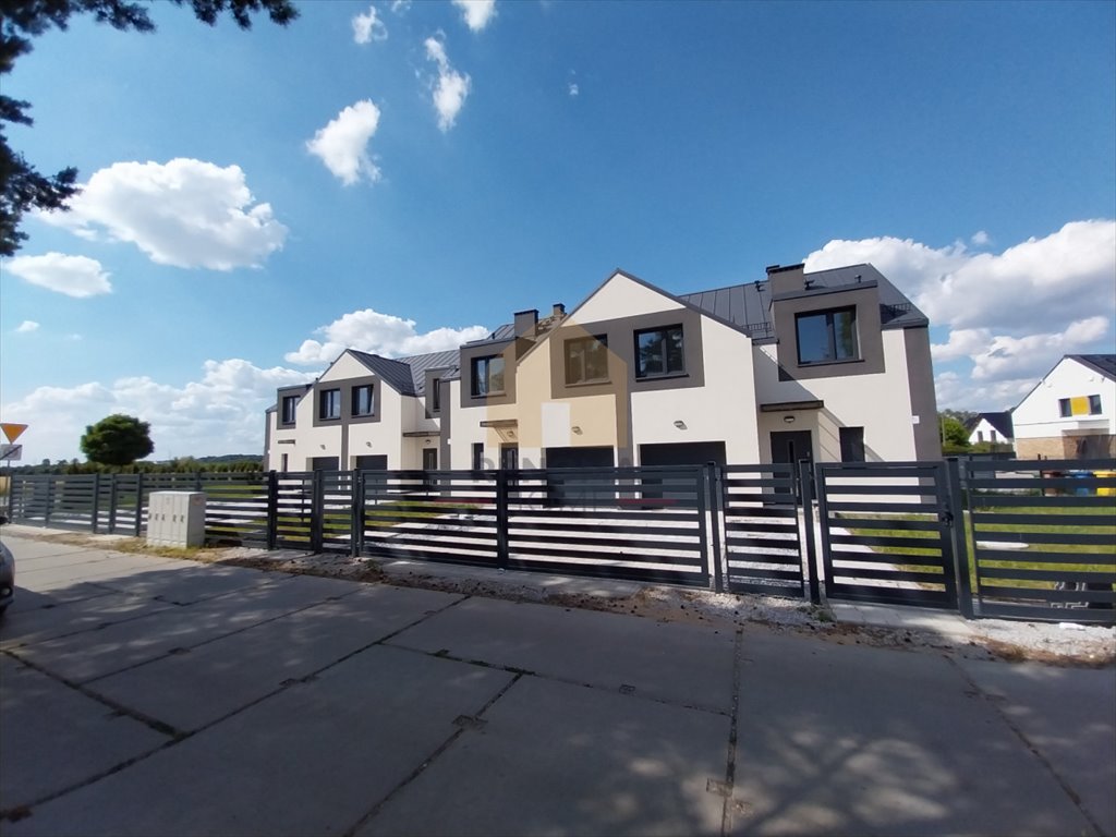 Do sprzedania skrajny szereg z ogrodem i garażem w Biestrzyków Biestrzyków  122m2 Foto 1