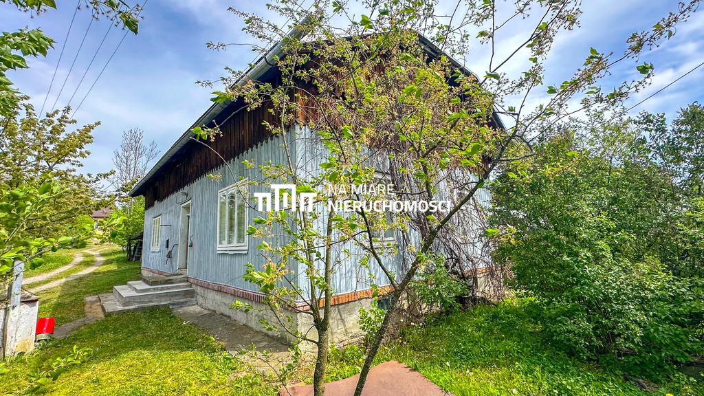 Urokliwy dom z drewna na dużej działce 1800 m² Trześniów  100m2 Foto 1