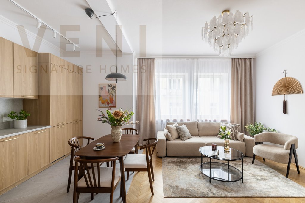 Stylowe 2-pokojowe mieszkanie w kamienicy z lat 50. w centrum Warszawy. Warszawa, Śródmieście, Ordynacka  48m2 Foto 1