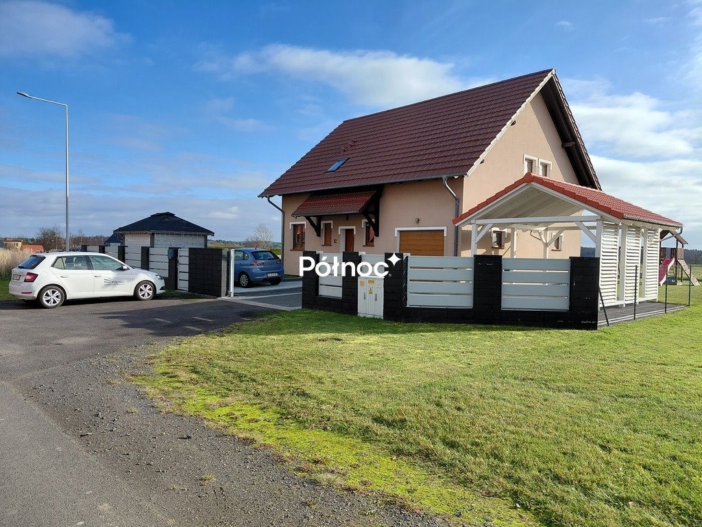 Komfortowy dom 160 m² z garażem i ogródkiem w Milikowie Milików, Cisowa  160m2 Foto 1