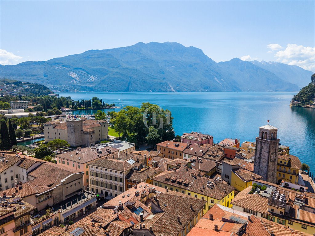 Przestronne mieszkanie z widokiem na Rocca i jezioro Garda. Włochy, Riva del Garda  80m2 Foto 1