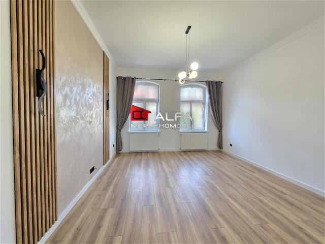 Mieszkanie dwupokojowe na sprzedaż Żarów  61m2 Foto 1