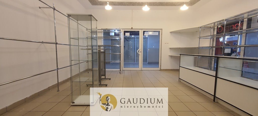 Lokal usługowy 35 m2 w centrum Tczewa, witryny, monitoring Tczew, Żwirki  35m2 Foto 1
