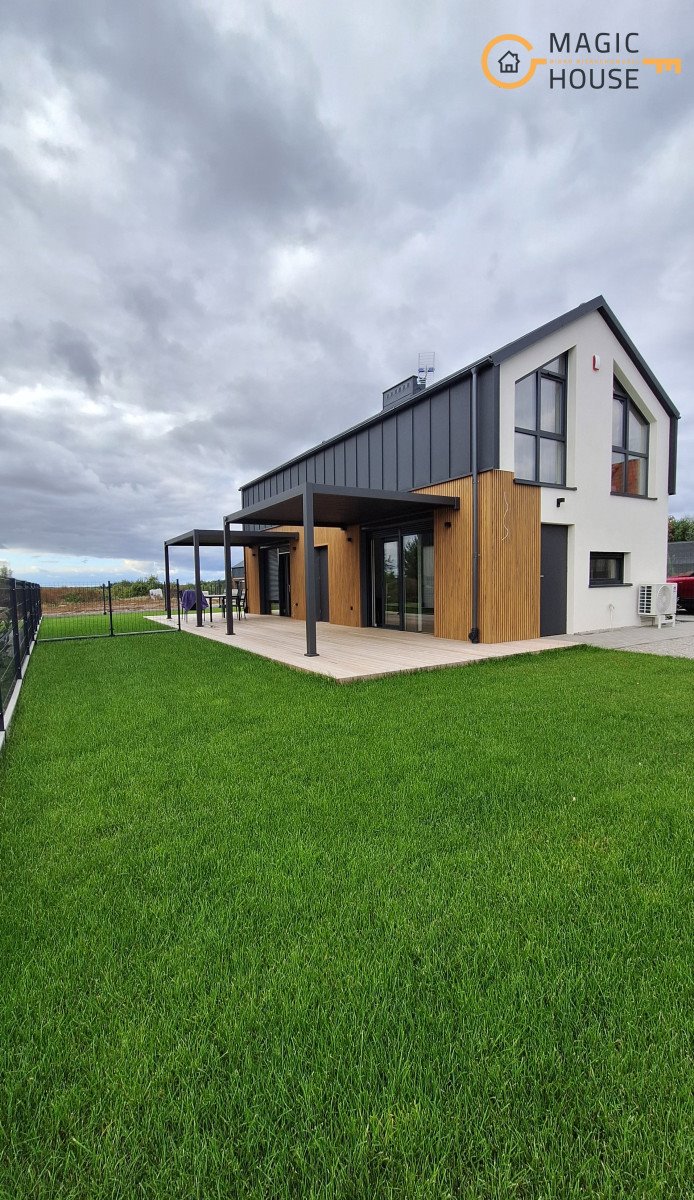 Nowoczesny dom 48 m² z ogródkiem i tarasem nad morzem Tupadły, Zbożowa  48m2 Foto 1