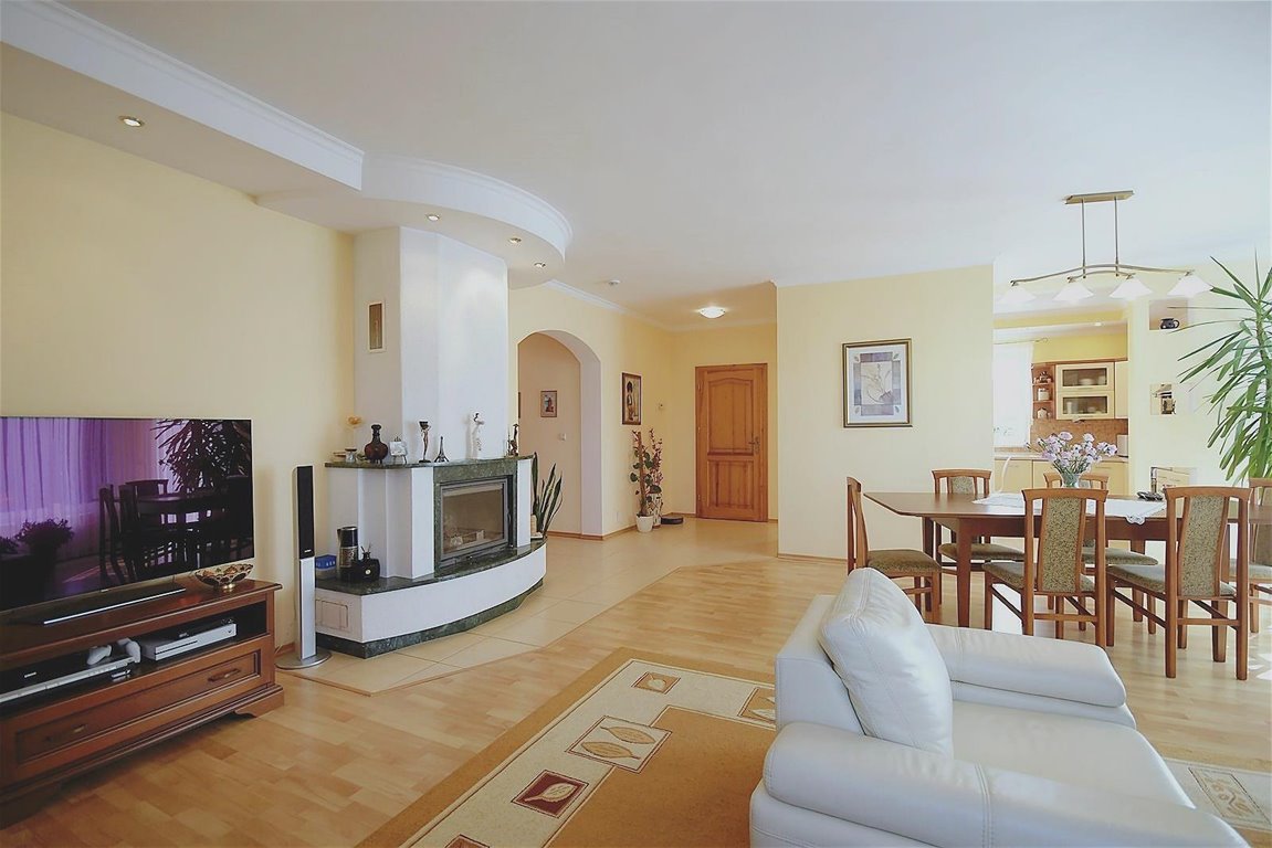 Przestronny dom 135 m2 z garażami, ogród i bezpieczeństwo Niekanin  135m2 Foto 1