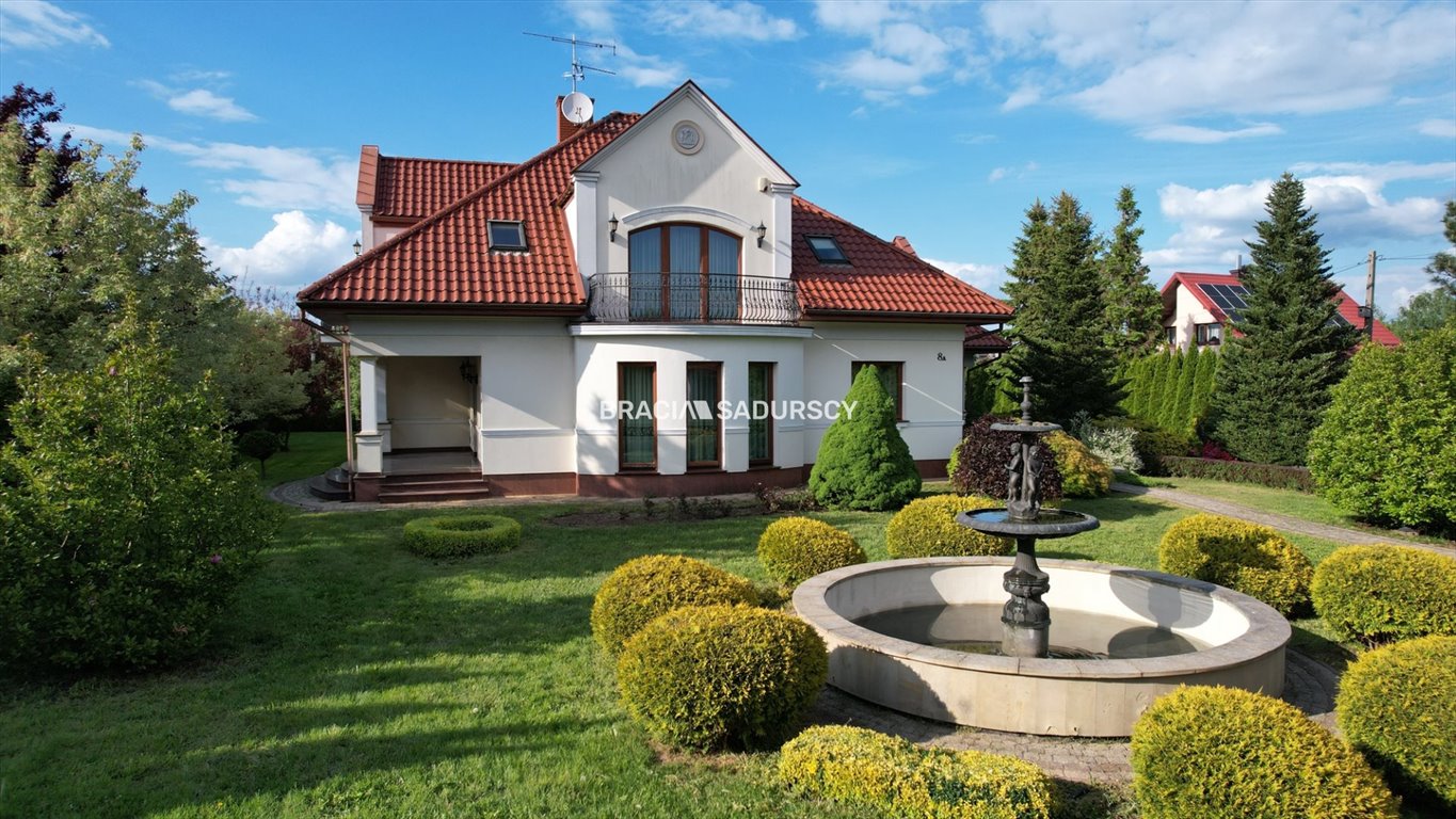 Przestronny dom dworkowy z sauną i siłownią, 336 m2 Koszyce Małe, Nowa  337m2 Foto 1