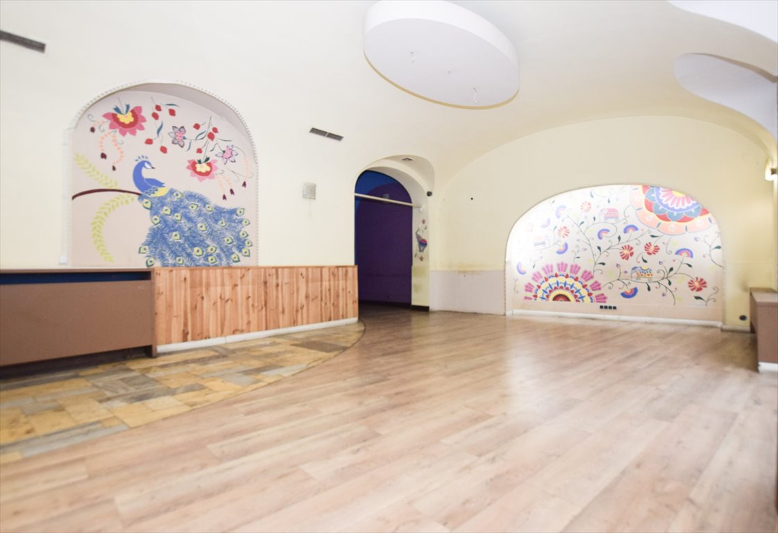 Lokal gastronomiczny 205 m2 w centrum Katowic, duże witryny Katowice, Śródmieście  205m2 Foto 1