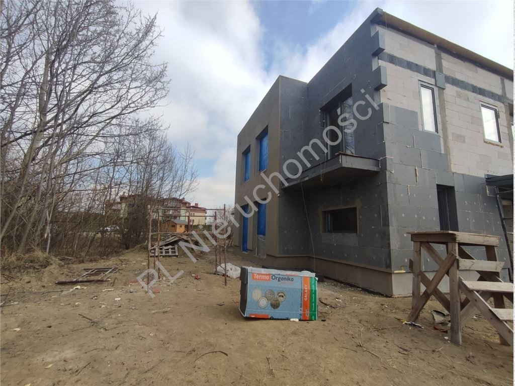 Przestronny segment z garażem, 4 sypialnie, blisko Warszawy Chrzanów Mały  144m2 Foto 1