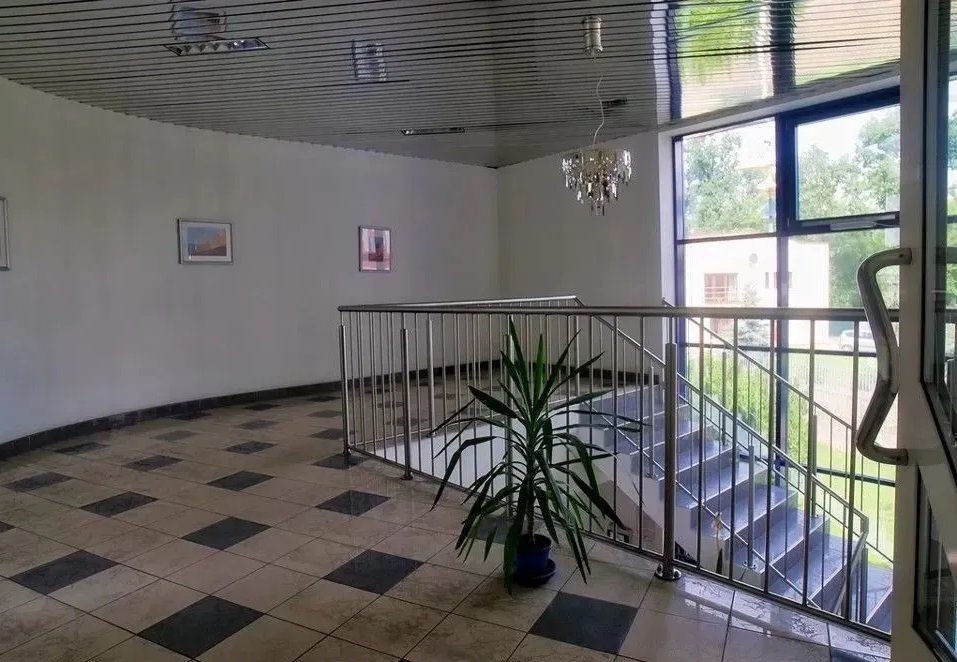 Przestronny magazyn i biura w Milanówku – gotowe do pracy Milanówek, Milanówek  2 000m2 Foto 1