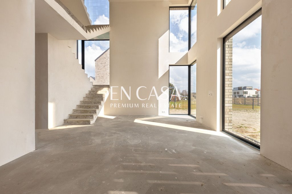 Nowoczesny dom 287 m2 z ogródkiem 300 m2, inteligentny, panoramiczne okna Warszawa, Wilanów, Zawady  287m2 Foto 1