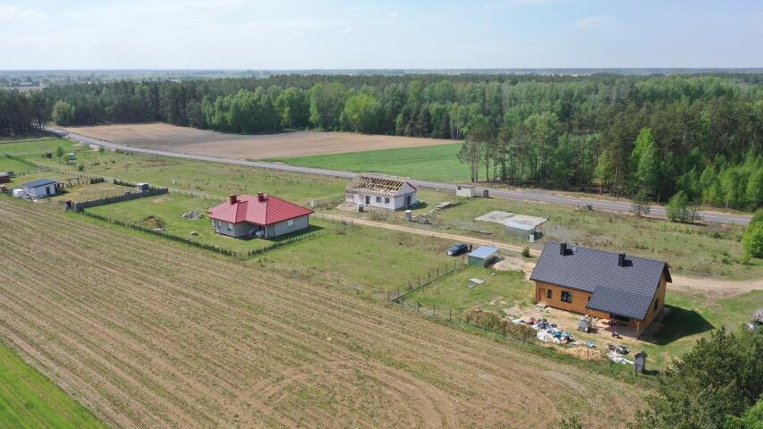 Polecam działkę 11 arów pod dom w Jarnutach z prądem i własnym ujęciem wody Jarnuty  1 100m2 Foto 1