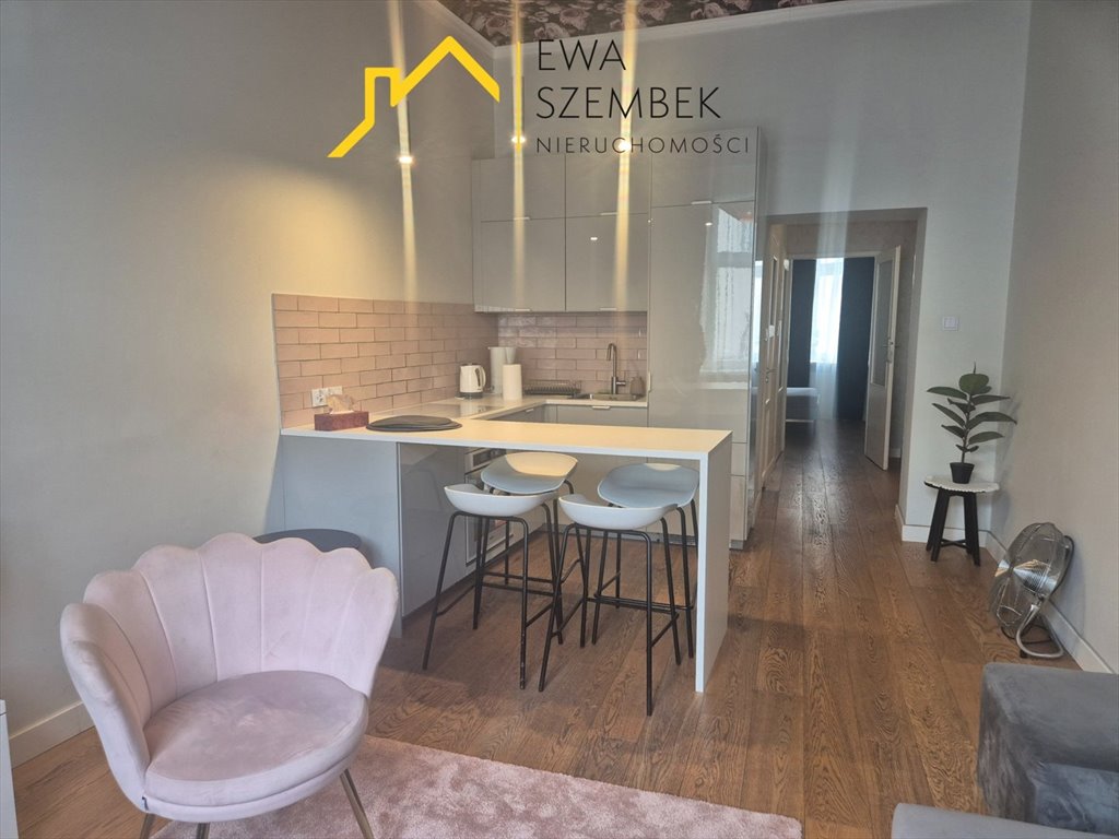 Sprzedam 3-pokojowe mieszkanie 56 m² w Krakowie Stare Miasto Kraków, Stare Miasto, Stare Miasto, Krowoderska  56m2 Foto 1