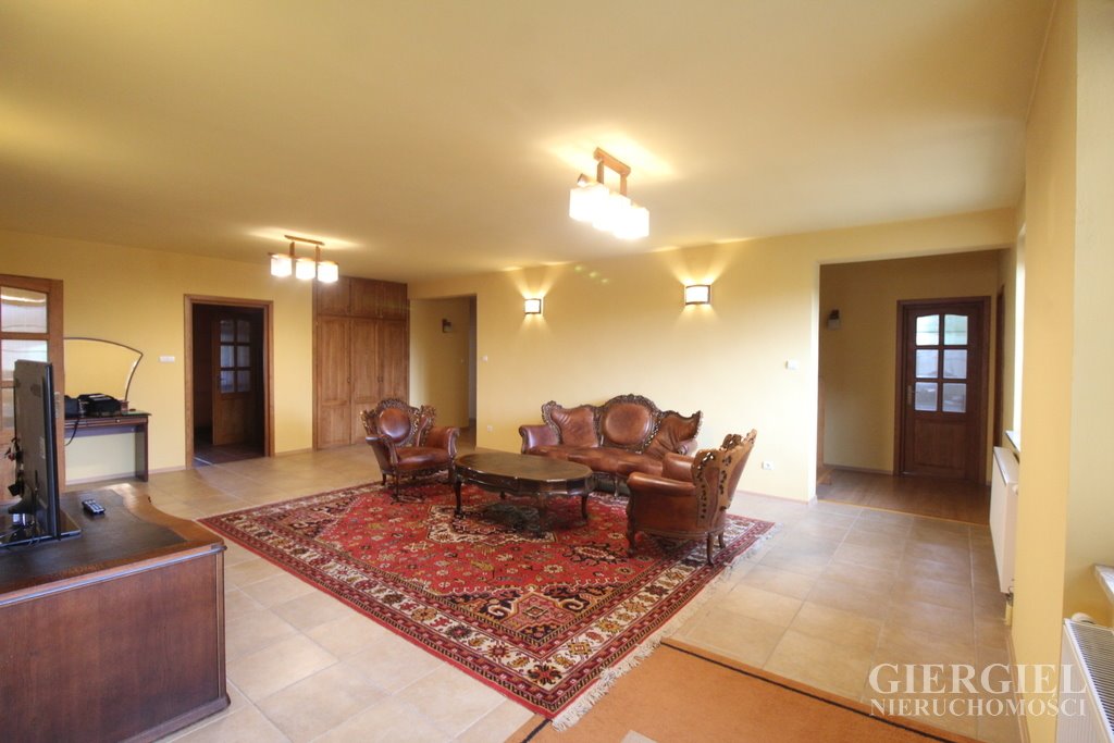 Przestronny dom z ogrodem, garażem i 5 pokojami Trzebownisko  200m2 Foto 1