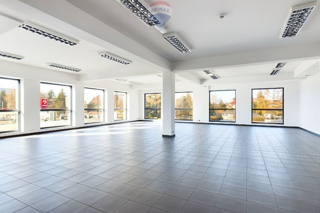 Lokal użytkowy na wynajem Nowy Targ, Szaflarska  433m2 Foto 1