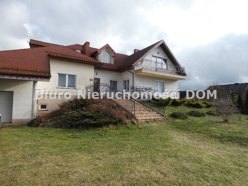 Przestronny dom 425 m2 z tarasami i garażem w Białej Dolnej Biała Dolna  425m2 Foto 1