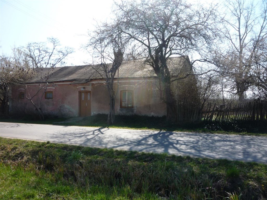 Dom do remontu na dużej działce 2400 m² z garażami Zduny  75m2 Foto 1