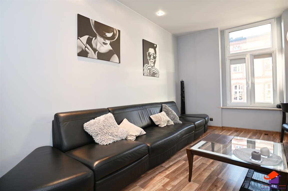 Przestronne 3-pokojowe mieszkanie 102 m² po remoncie, piwnica Katowice, Śródmieście  102m2 Foto 1