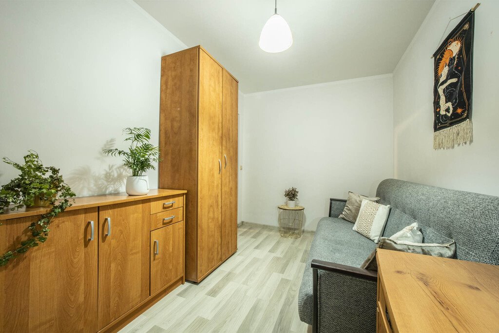 Jasne, oto propozycja rzetelnego i zachęcającego tytułu mieszkania:

"Przytulne 2-pokojowe z balkonem, jasne i gotowe do wprowadzenia Łódź, Widzew, al. Marszałka Edwarda Śmigłego-Rydza  36m2 Foto 1