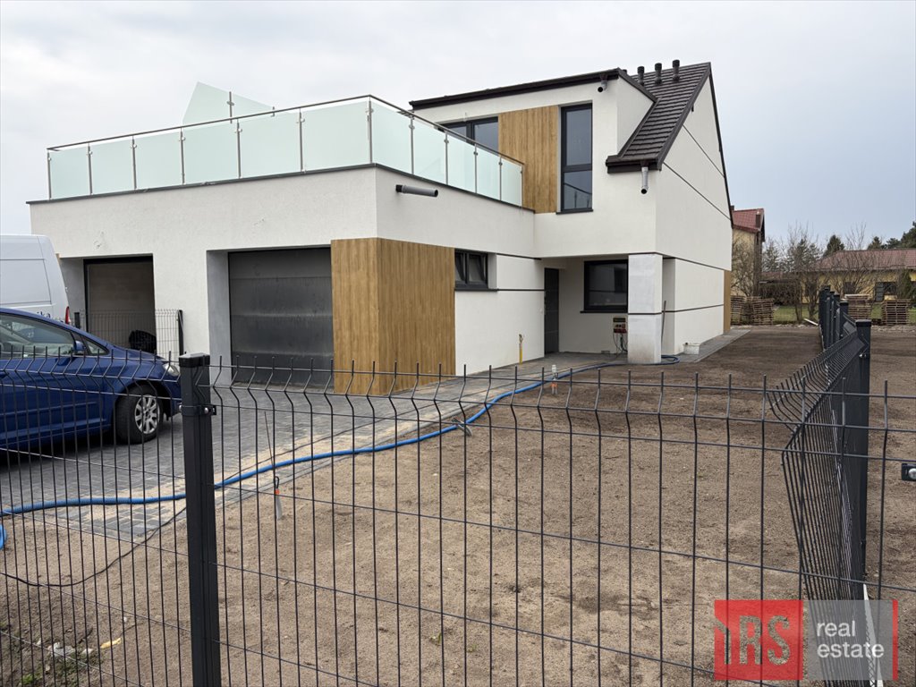 Nowoczesny dom bliźniaczy z ogrodem i garażem w Grzybowie Kołobrzeg  146m2 Foto 1