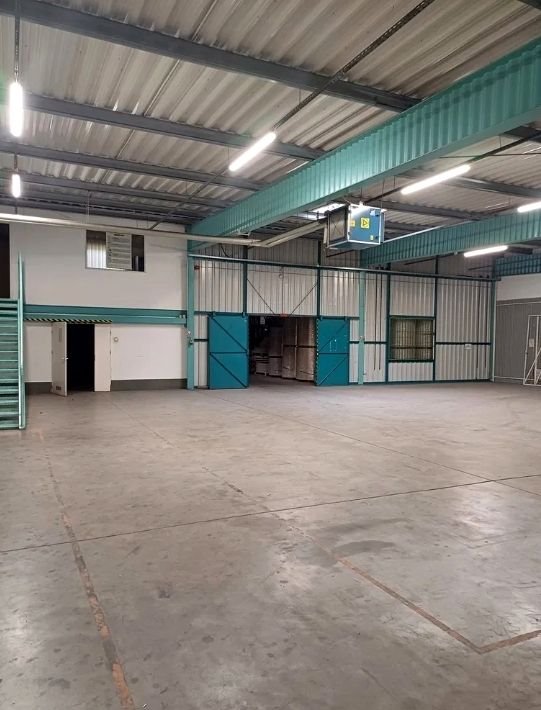 Magazyn 2750 m² z biurami, ogrzewaniem i dojazdem TIR Sosnowiec  2 750m2 Foto 1