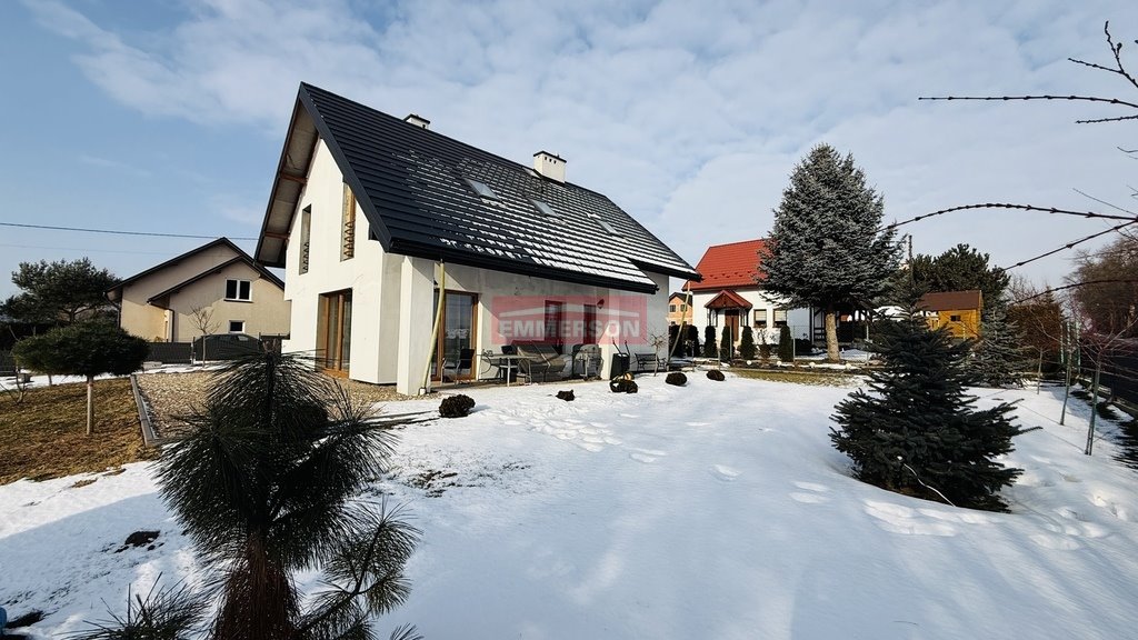 Przestronny dom 136 m2 z dużą działką i garażem Skrzeszowice  136m2 Foto 1