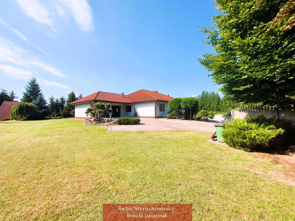 Przestronny dom z ogrodem, stawem i garażem 2-st. Nieciszów  305m2 Foto 1