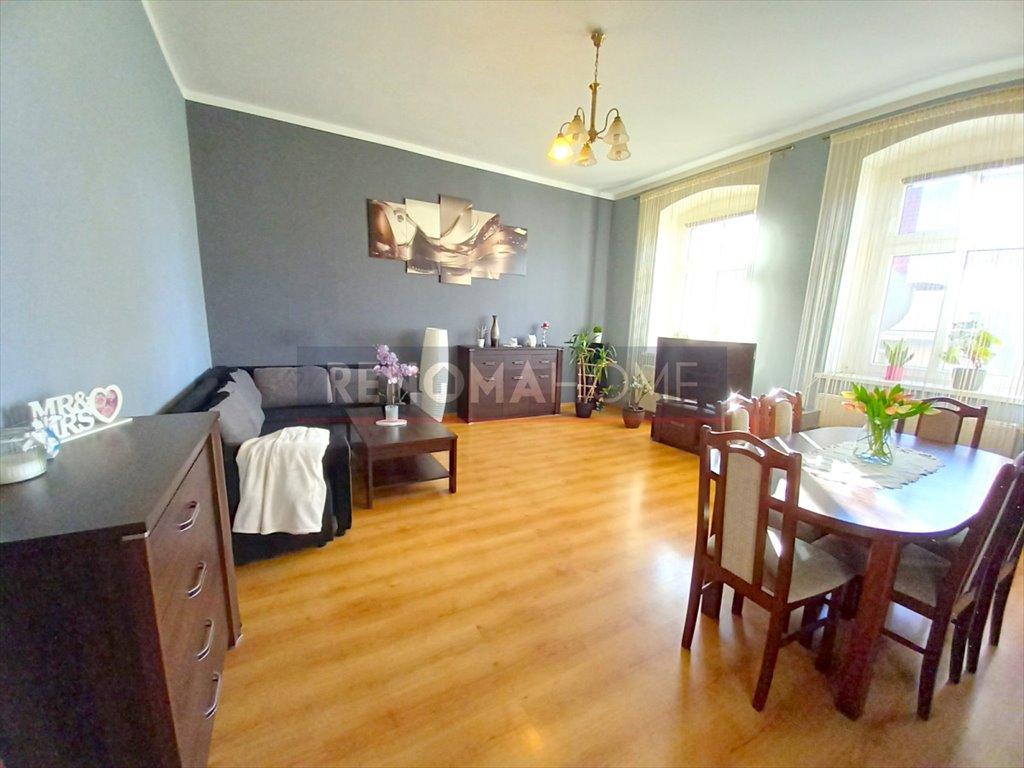 Mieszkanie trzypokojowe na sprzedaż Żarów  77m2 Foto 1